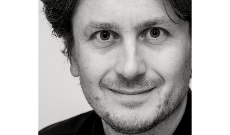 »Aber pass auf!« Der Autor Pavel Novotný liest aus seinen performativen Texten
