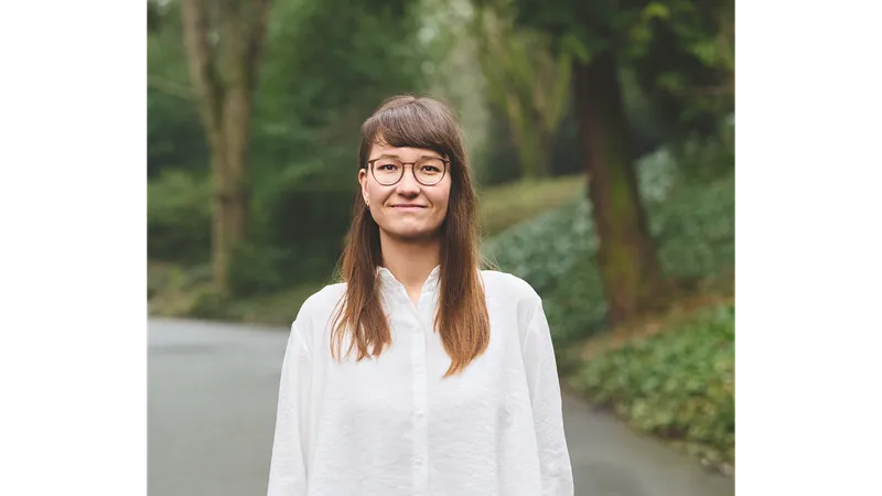 Lesung und Interview: Elena Fischer präsentiert "Wirf einen Schatten"