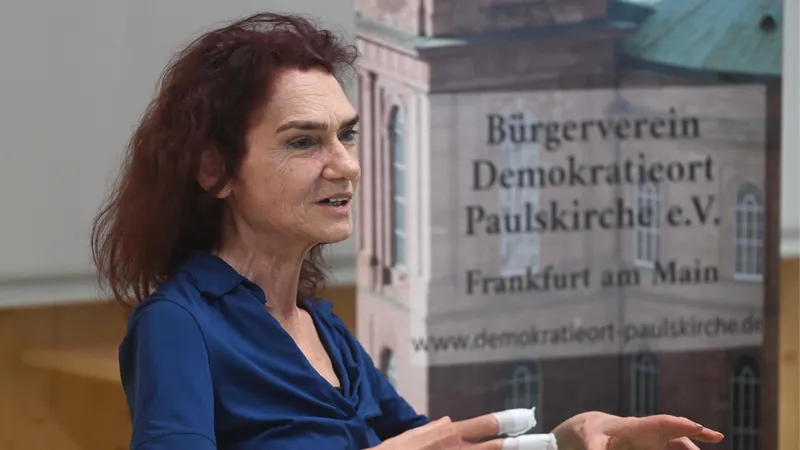 Im Gespräch mit Autoren über Freiheit, Verfolgung und Menschenrechte - Jugendliche berichten