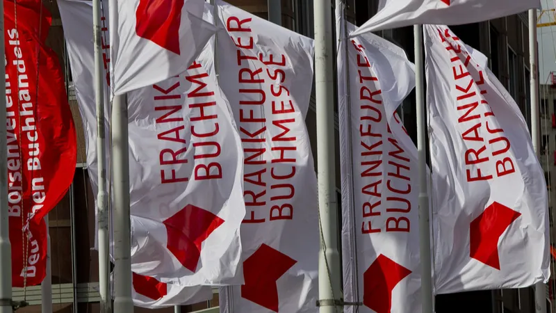 Verleihung Friedrich-Perthes-Preis für Nina George und Ehrenmitgliedschaft für Karin Schmidt-Friderichs
