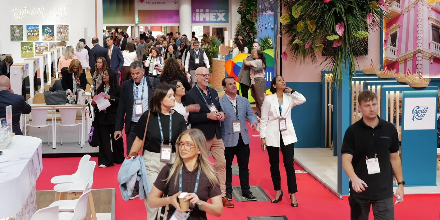 A high up view of IMEX Frankfurt's show floor. There's a large group of attendees on a red carpet