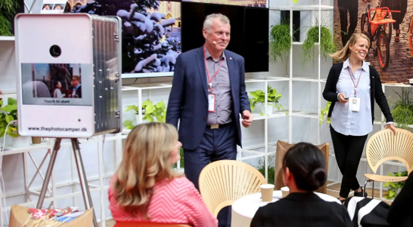 Group presentation from a male while on a booth