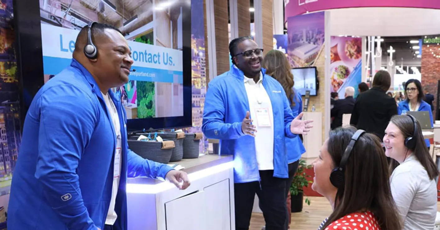 Active booth presentation with exhibitors engaging with buyers on the show floor