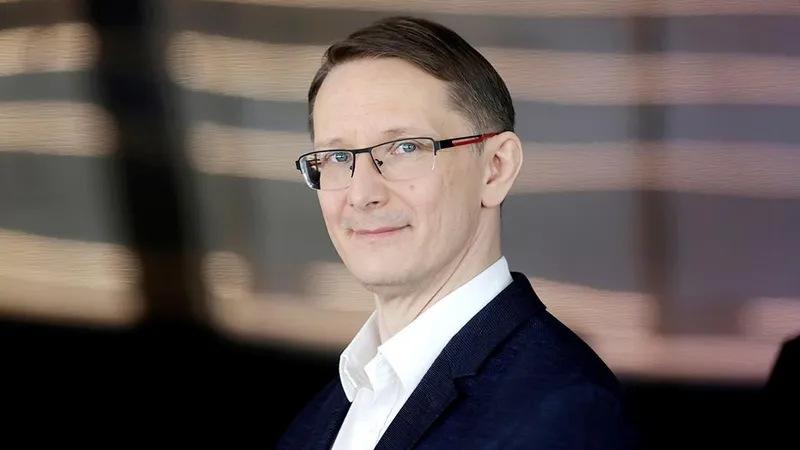 Suomalaisen teknologiateollisuuden lähikuva - valmistavan teollisuuden liiketoimintamallit tänään