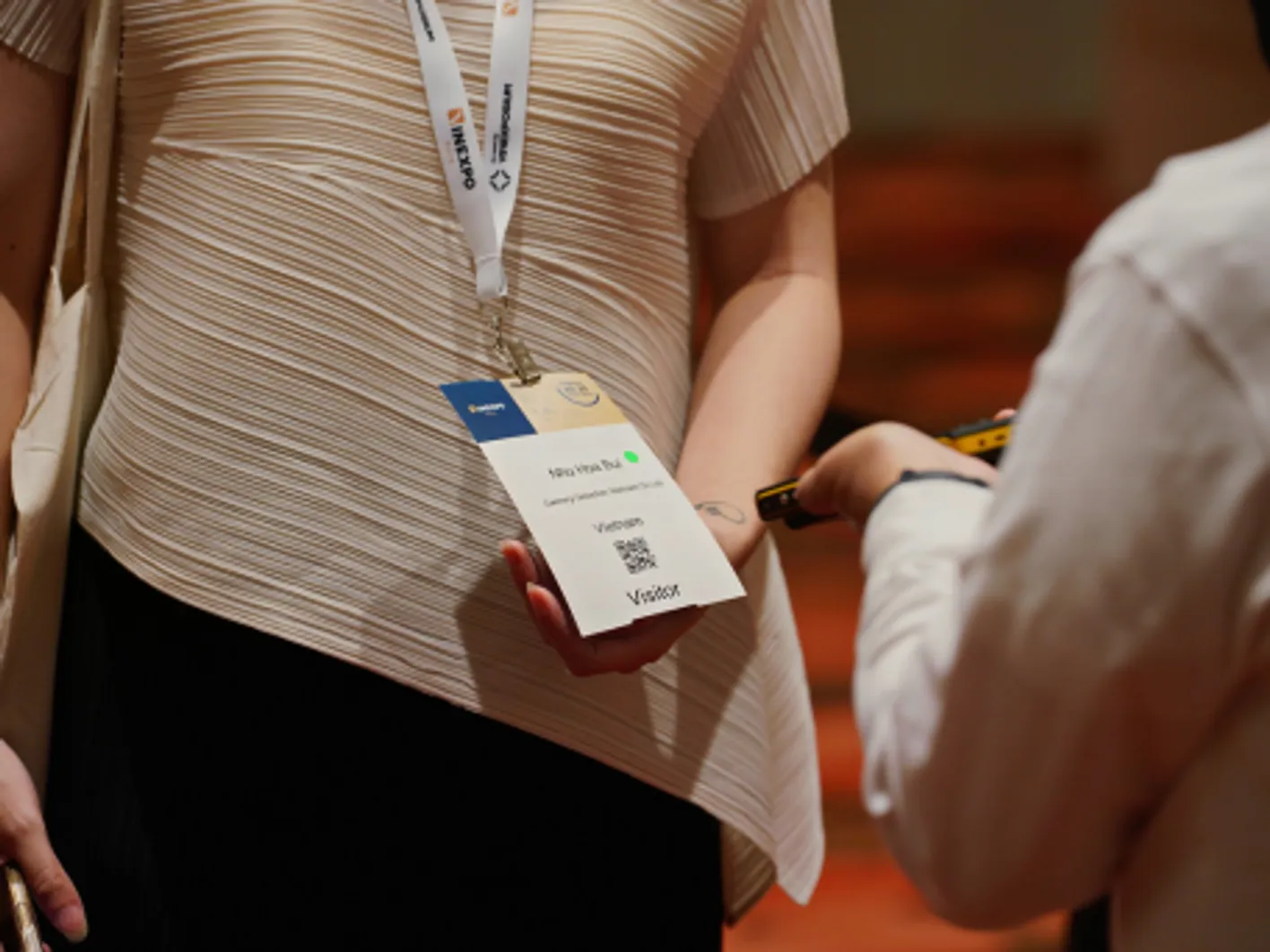 Scan a visitor badge at Vinexpo Asia attendee