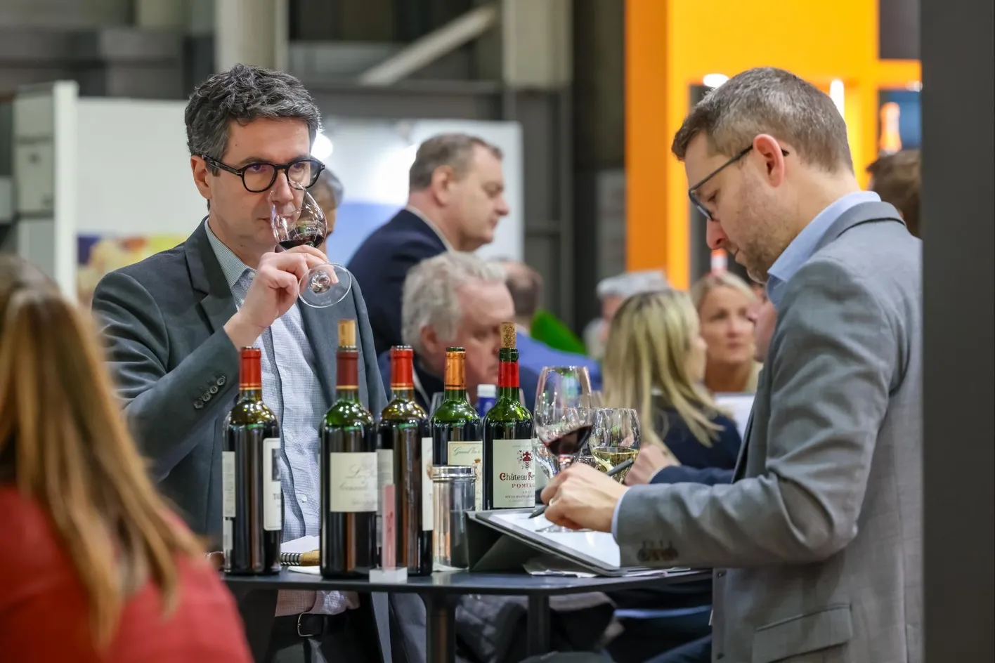 Exhibitors and buyers confirming appointments after Wine Paris expo