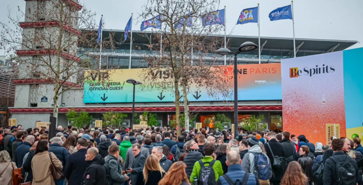 Crowd waiting outside to enter the fair Wine Paris
