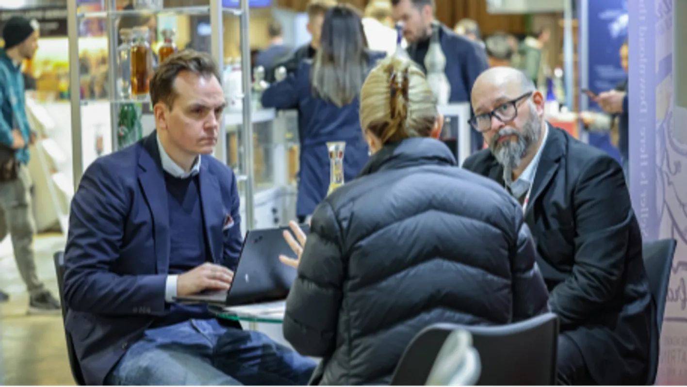 3 people talking for business in wine paris event
