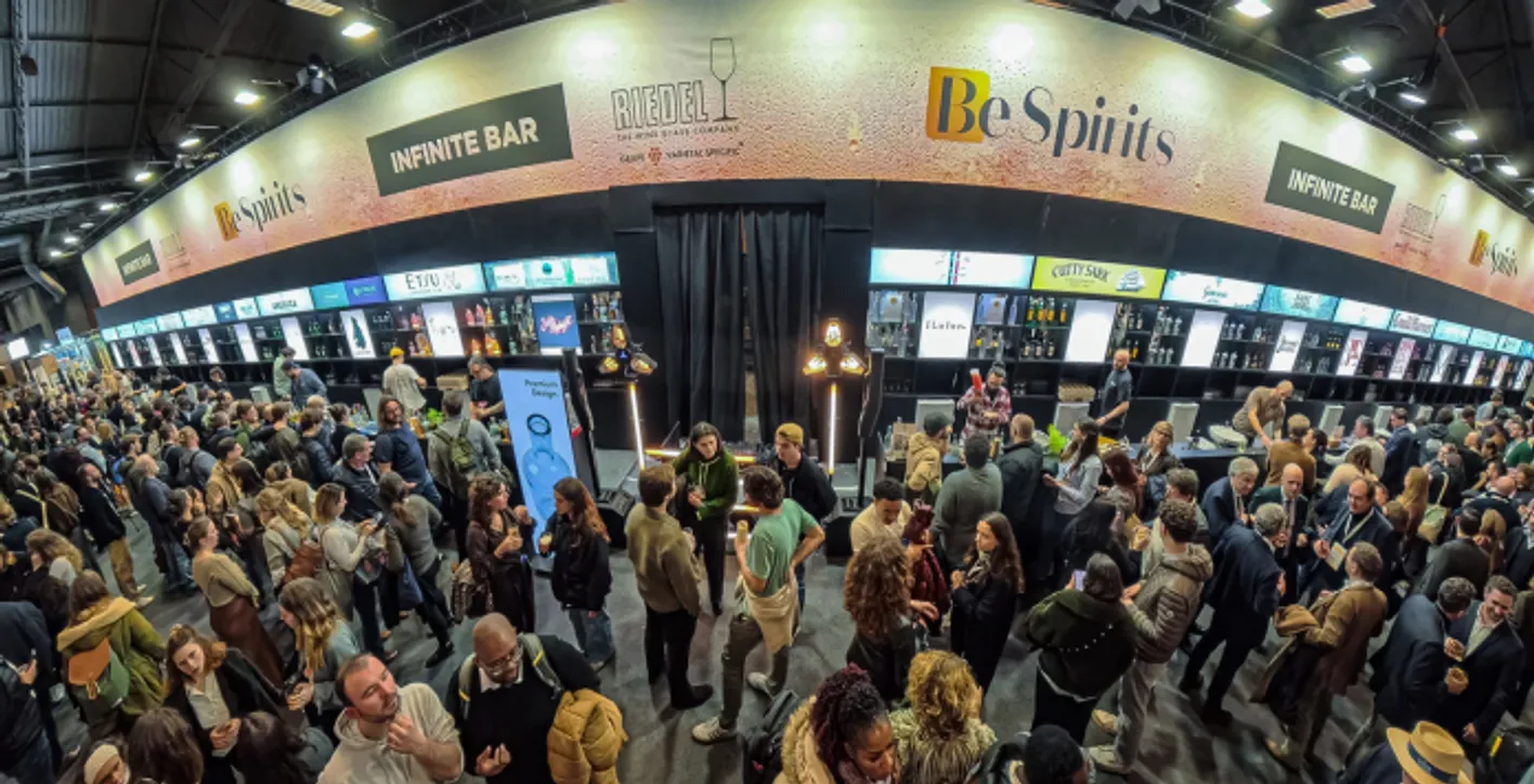 Global view of the infinite bar in Be spirits area in wine paris